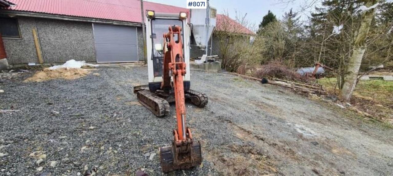 2005 Kubota KX41-3V excavator, front view 2005 Kubota KX41-3V excavator, front view