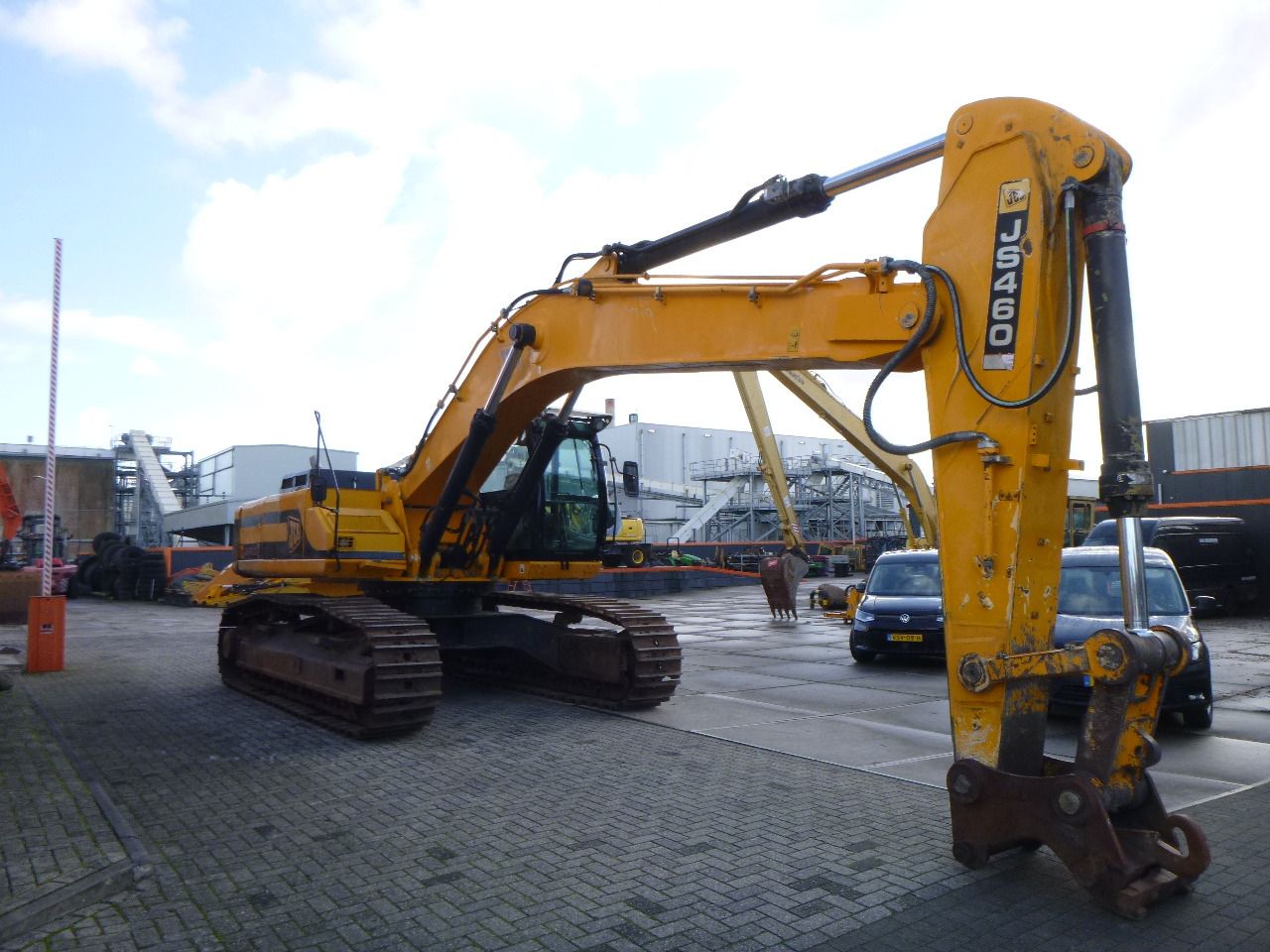 2010 JCB JS460LC crawler excavator, side view