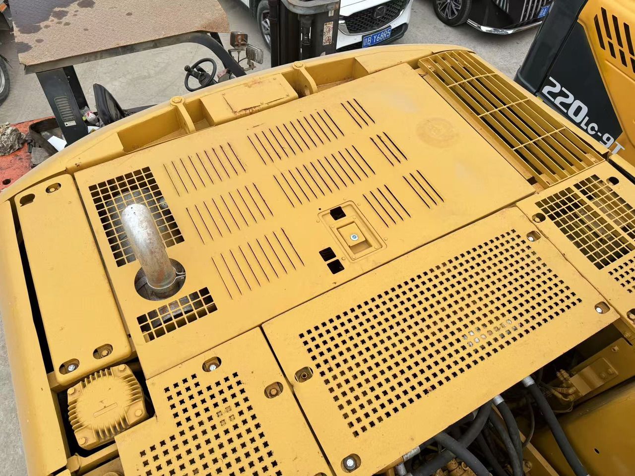 2018 Caterpillar 220LC-9T crawler excavator engine cover view