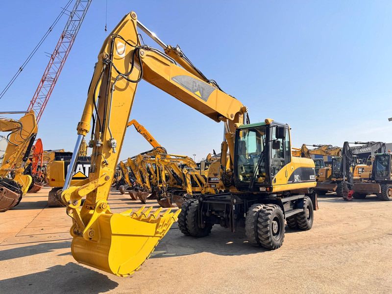 2006 Caterpillar M322C wheel excavator, front three-quarter view