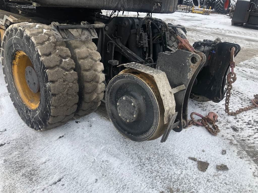 Hydrema MX16 RAIL wheel excavator rear undercarriage view