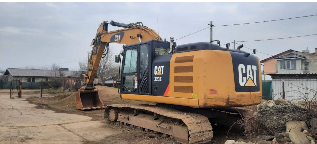 2014 Caterpillar 323E crawler excavator, rear three-quarter view
