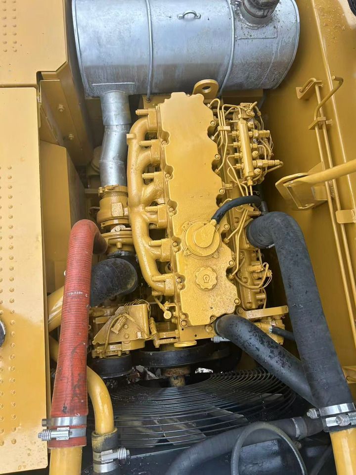 Escavadora de rastos Caterpillar 320D2 de 2019, vista do compartimento do motor