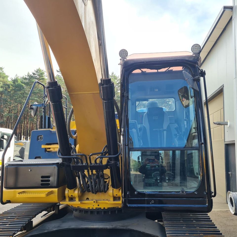 2016 Caterpillar 320E crawler excavator cab and boom view
