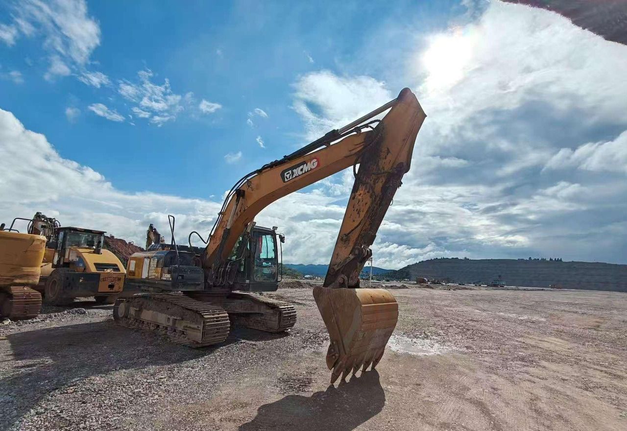 2022 XCMG XE215DA crawler excavator, side view