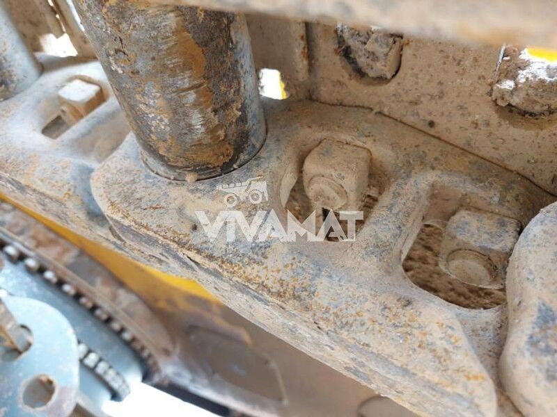 2005 Liebherr R954 excavator track link detail 2005 Liebherr R954 excavator track link detail