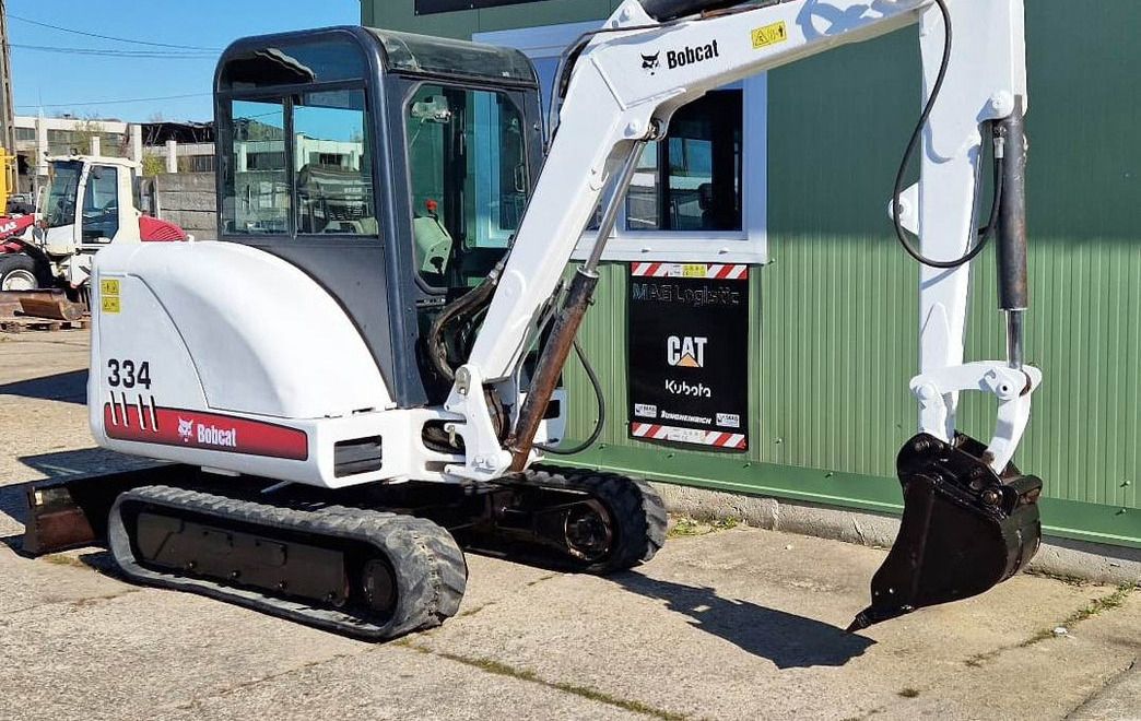 2002 Bobcat 334 mini excavator, side view