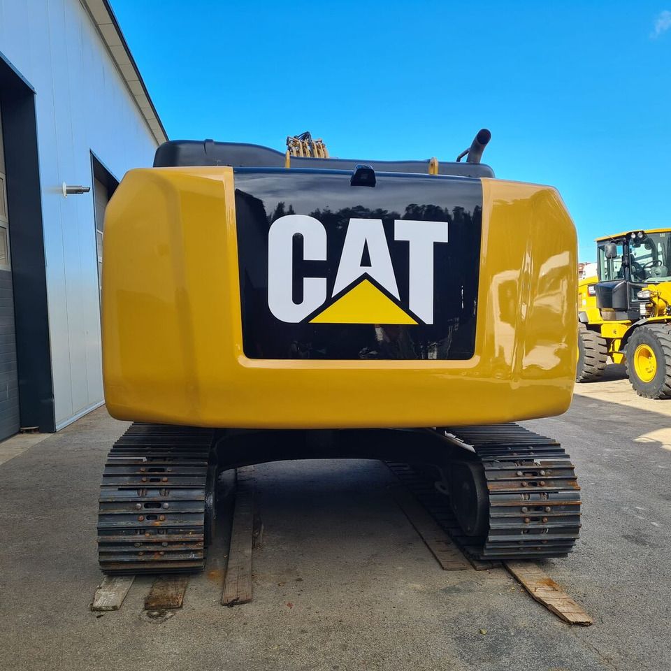 2016 Caterpillar 320E crawler excavator rear view