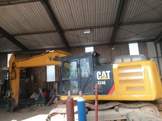 2011 Caterpillar 324E crawler excavator, side view