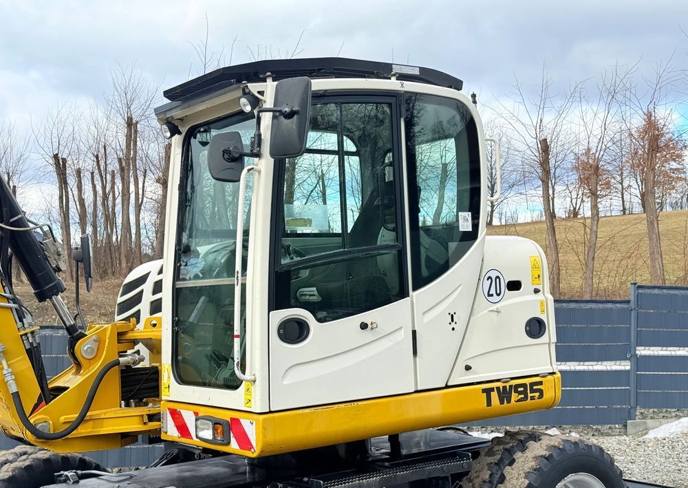 2015 Terex TW85 wheel excavator cab view