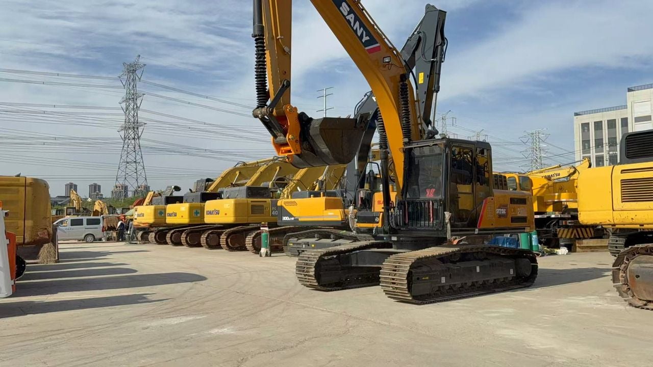 2018 Sany SY215C crawler excavator, front three-quarter view