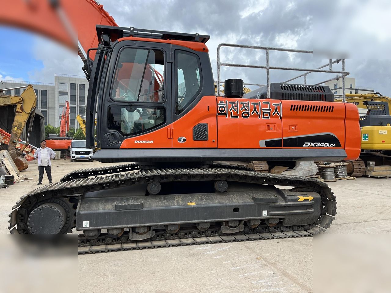 2020 Doosan DX340LCA crawler excavator side view