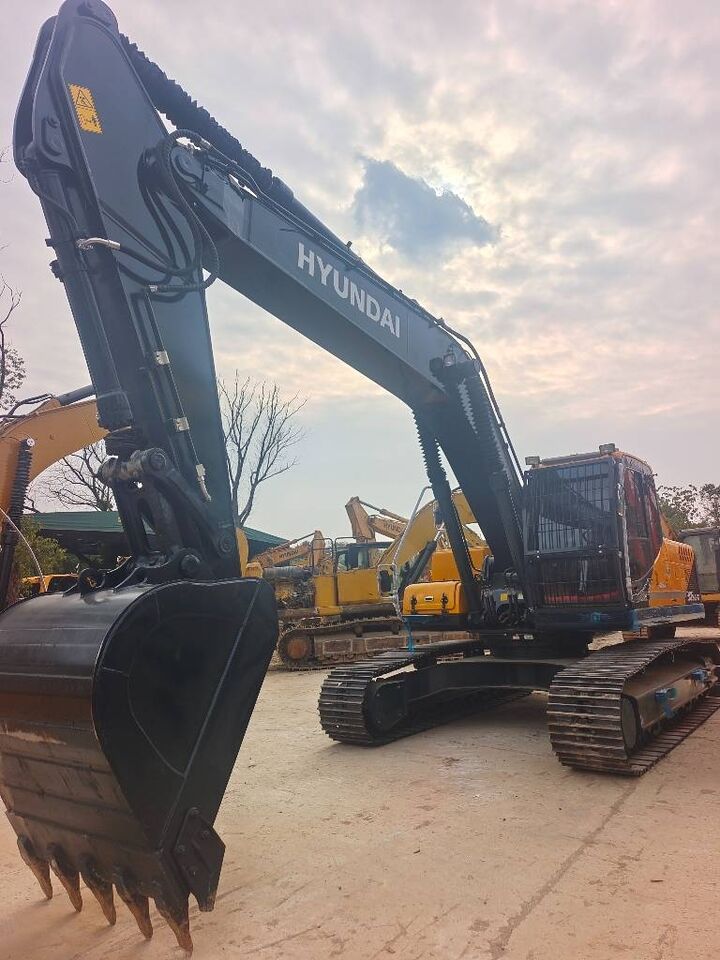 2025 Hyundai R305LC-9T crawler excavator, front three-quarter view