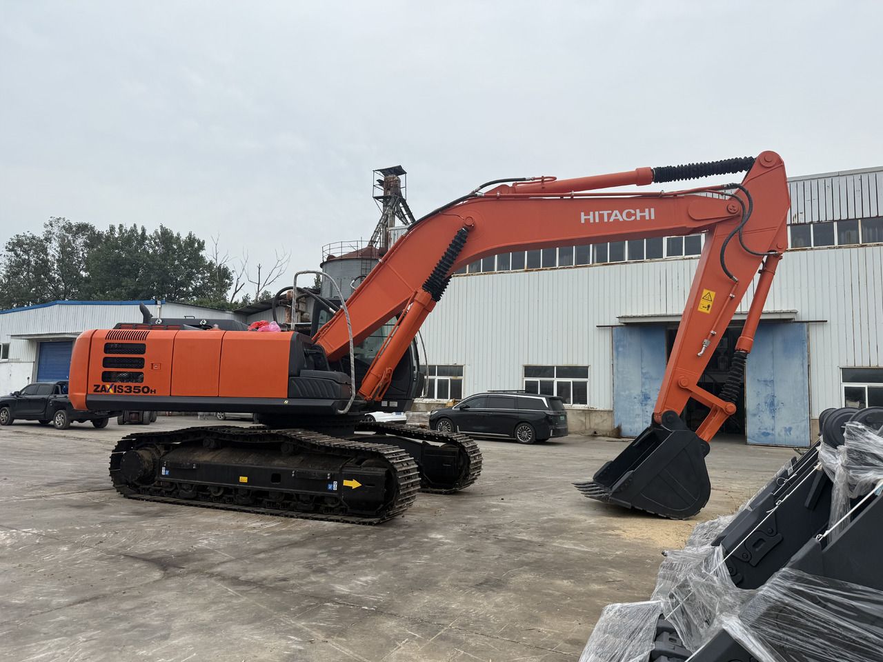 2025 Hitachi Zaxis 350H crawler excavator, side profile view