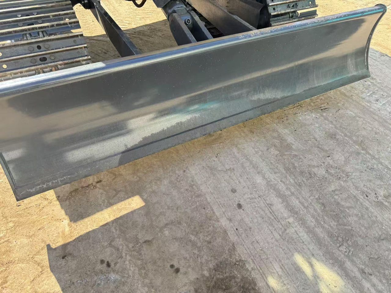 2018 Komatsu PC60-7 crawler excavator dozer blade view