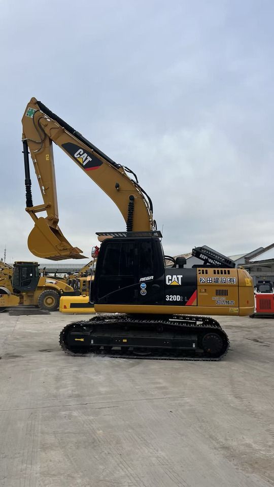 2023 Caterpillar 320D2 L crawler excavator, side view 2023 Caterpillar 320D2 L crawler excavator, side view