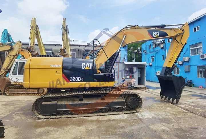 Koparka gąsienicowa 2022 Caterpillar 320D2, widok z boku