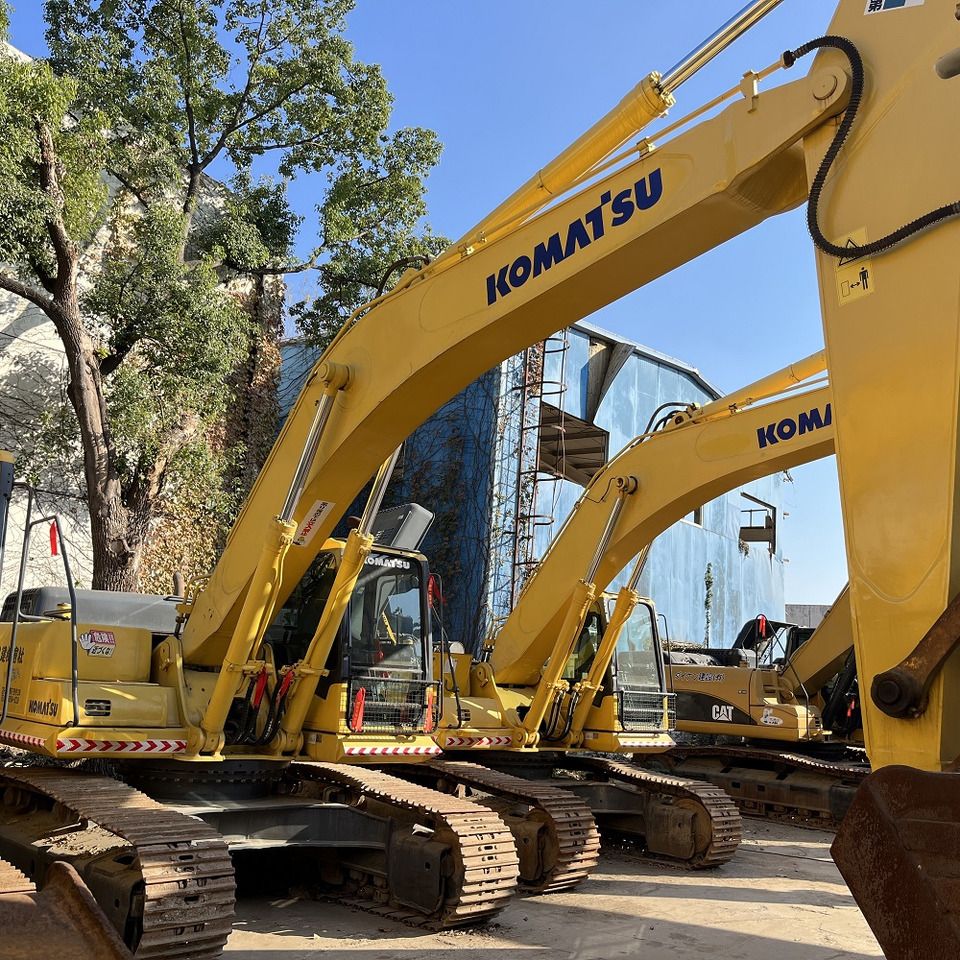 Komatsu PC360-7 Crawler Excavator, side view