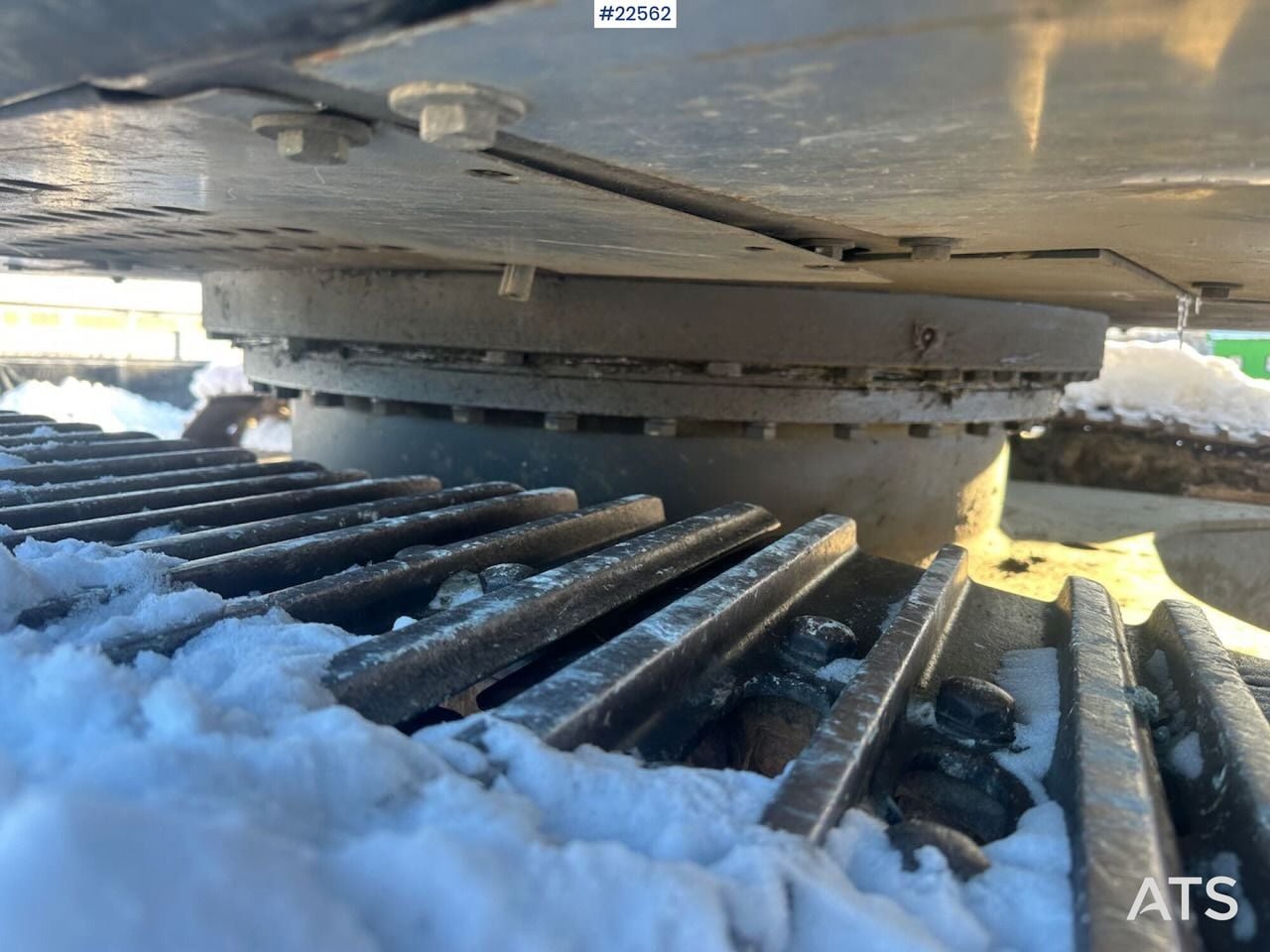 2013 Hitachi ZX180LC-5B crawler excavator swing bearing and track detail 2013 Hitachi ZX180LC-5B crawler excavator swing bearing and track detail