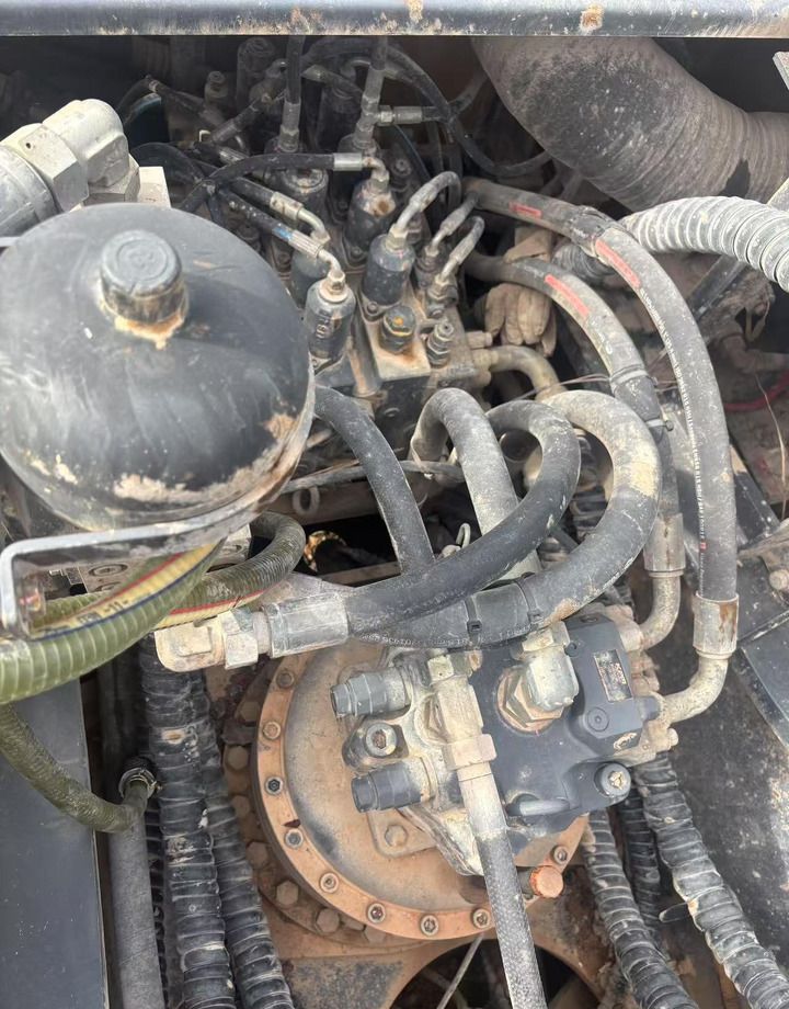2021 XCMG XE550DK crawler excavator hydraulic system detail