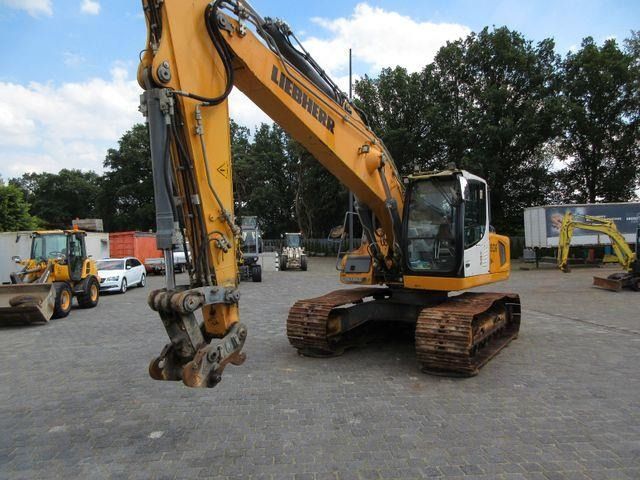 2013 Liebherr R906LC LITRONIC crawler excavator, front three-quarter view 2013 Liebherr R906LC LITRONIC crawler excavator, front three-quarter view