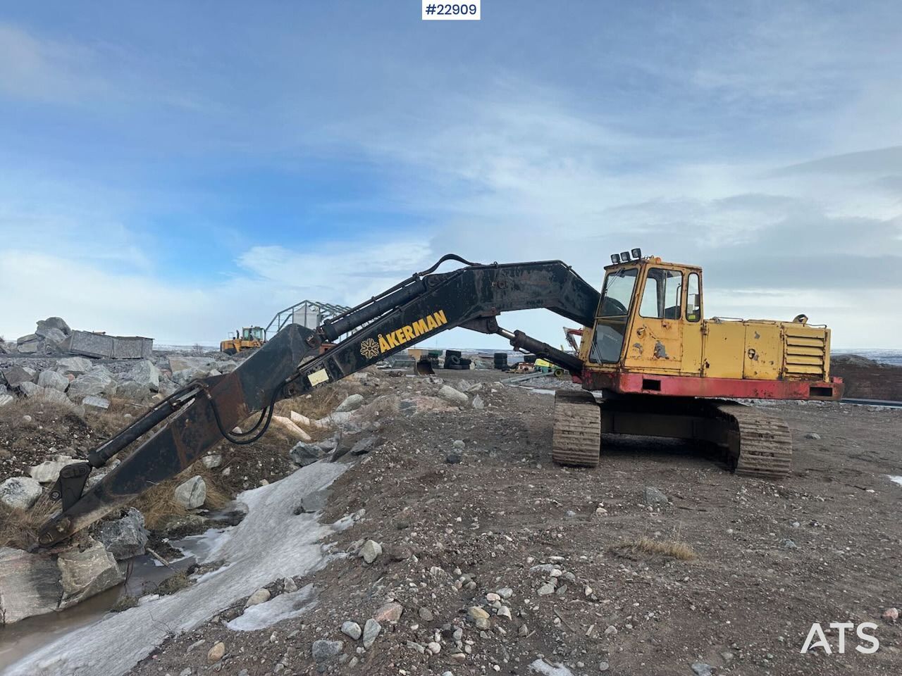 1985 Åkerman H14B crawler excavator, side view