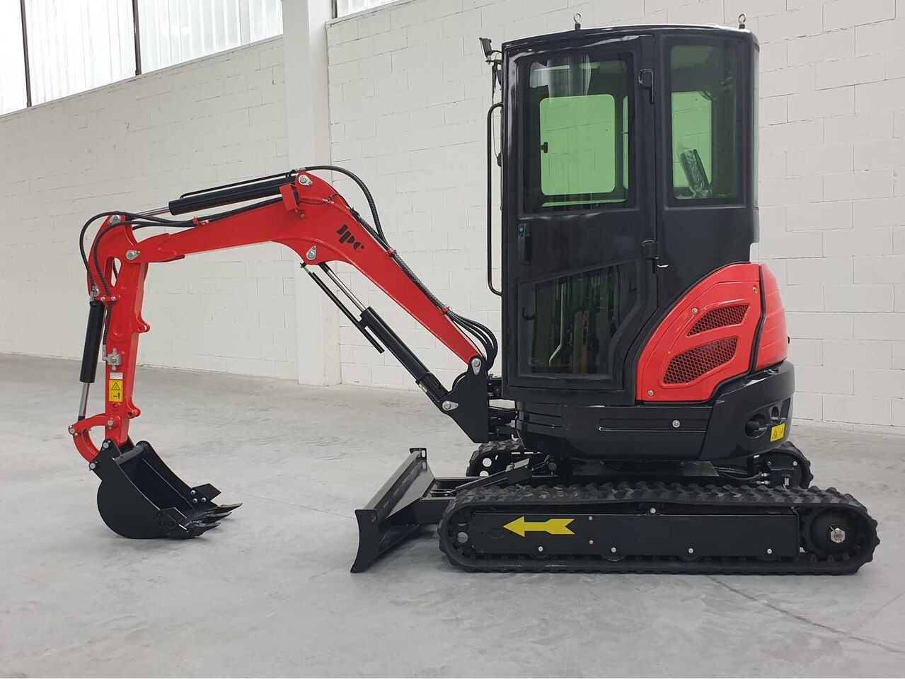 2026 JPC HT25 mini excavator, front three-quarter view