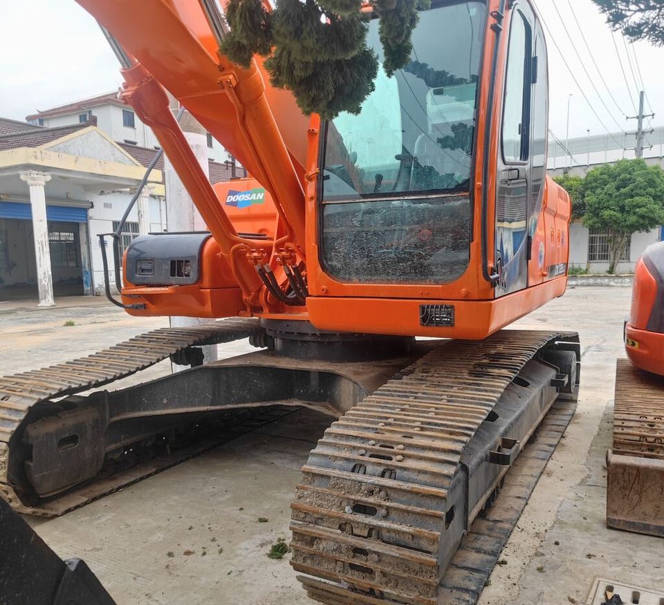 2019 Doosan DX225LC-7 crawler excavator, front three-quarter view