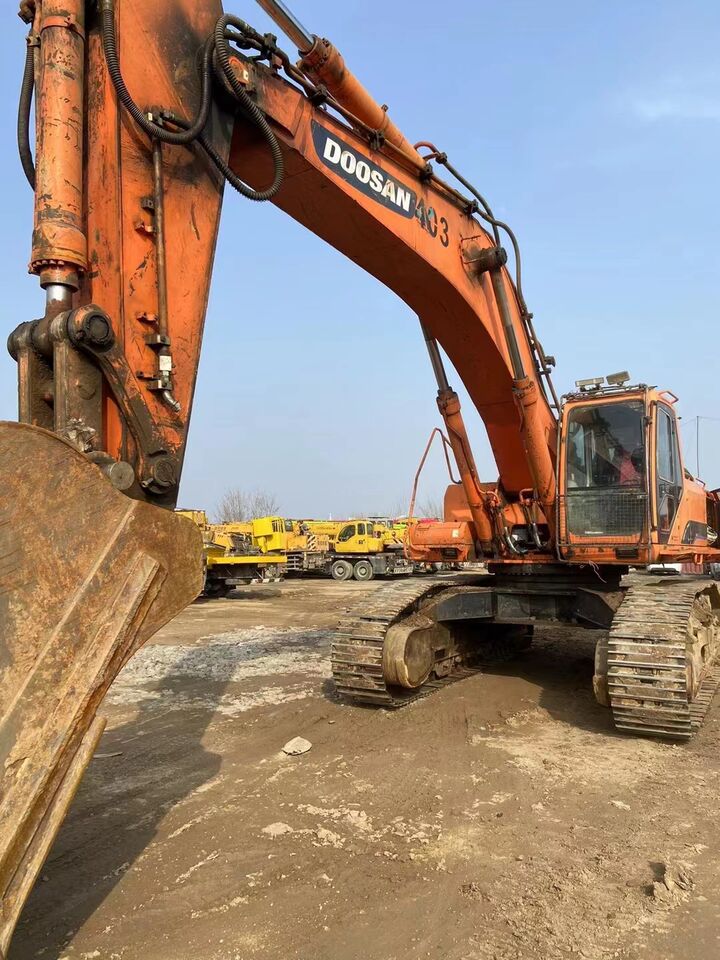 Doosan DX500LC-7 excavator, front three-quarter view
