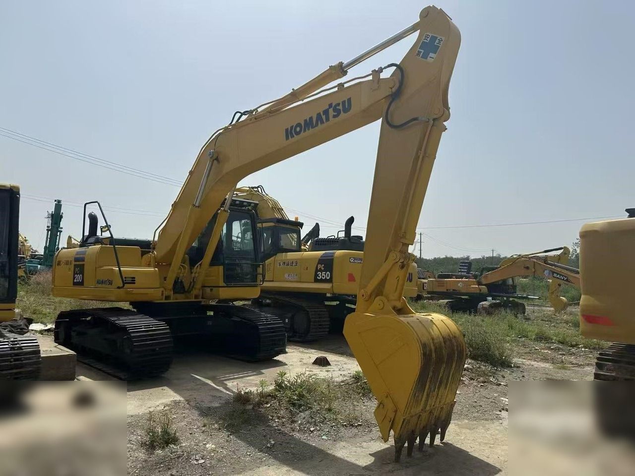 2021 Komatsu PC200-8 rupsgraafmachine, vooraanzicht driekwart