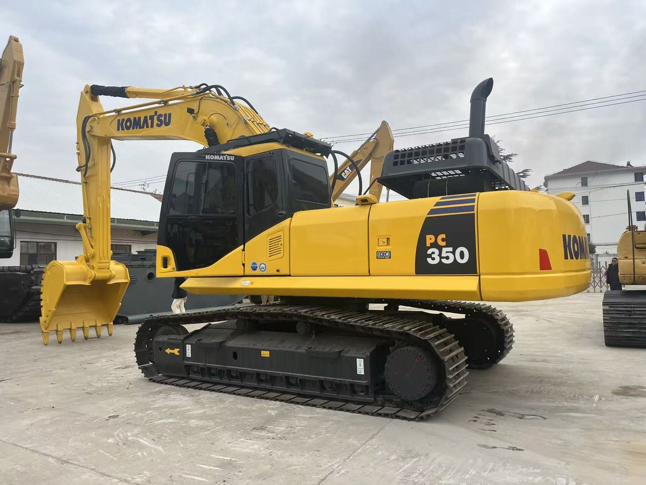 2023 Komatsu PC350 crawler excavator, side view 2023 Komatsu PC350 crawler excavator, side view