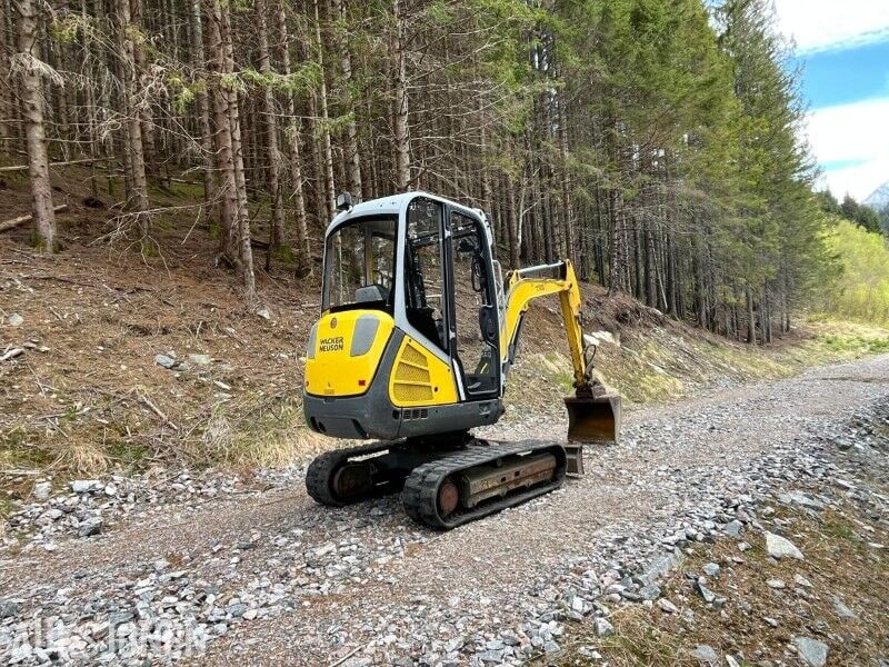 2013 Wacker Neuson ET24 VDS mini excavator rear three-quarter view