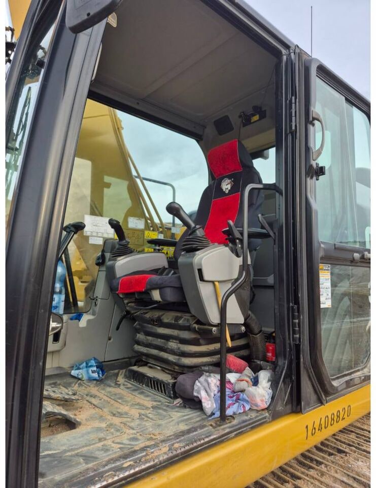 2016 Caterpillar 323FL crawler excavator cab interior view