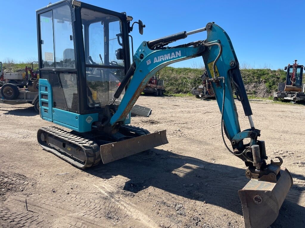 2019 Airman AX19-6A mini excavator, side view