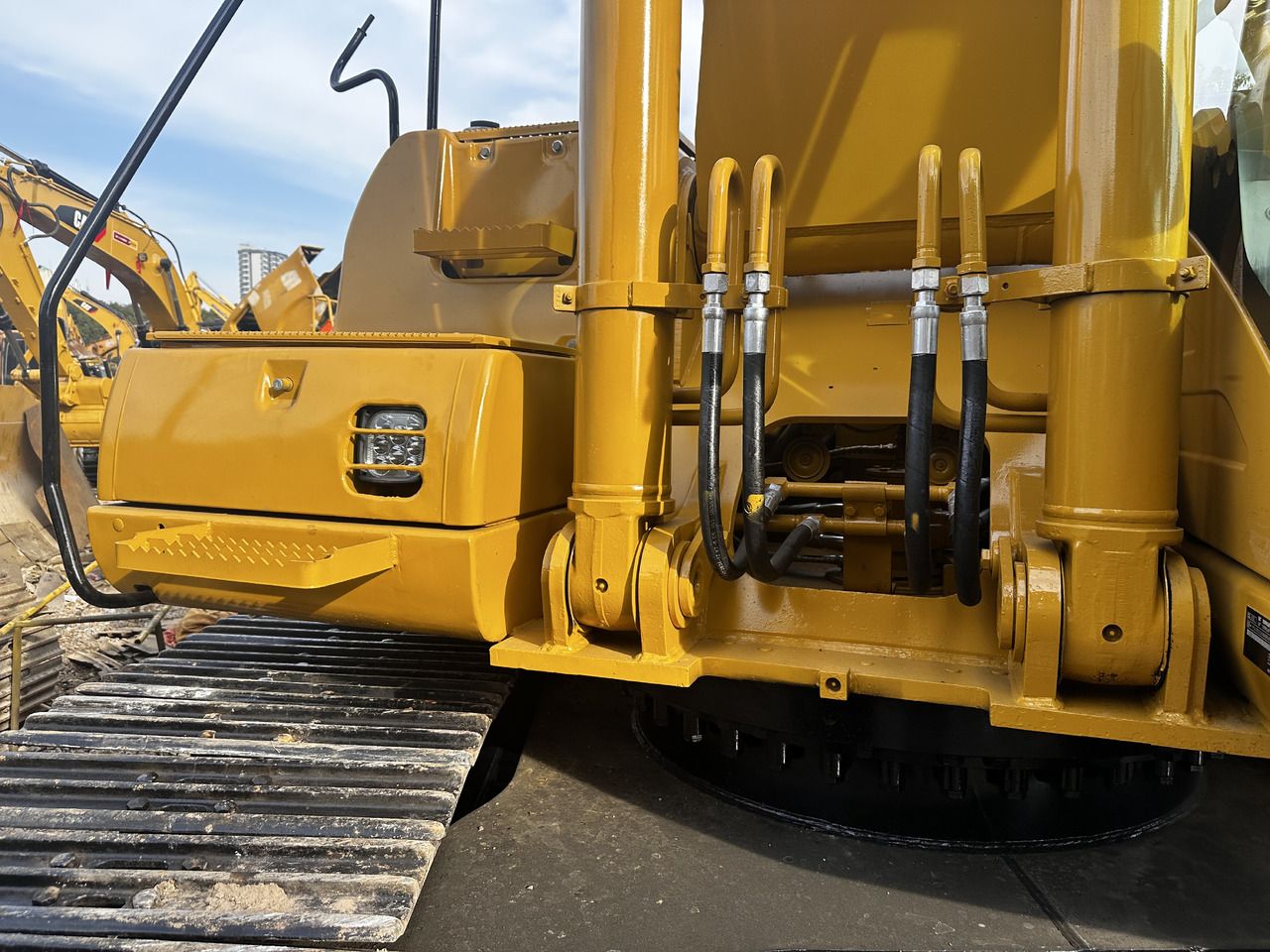 2021 Caterpillar 325CL crawler excavator side view