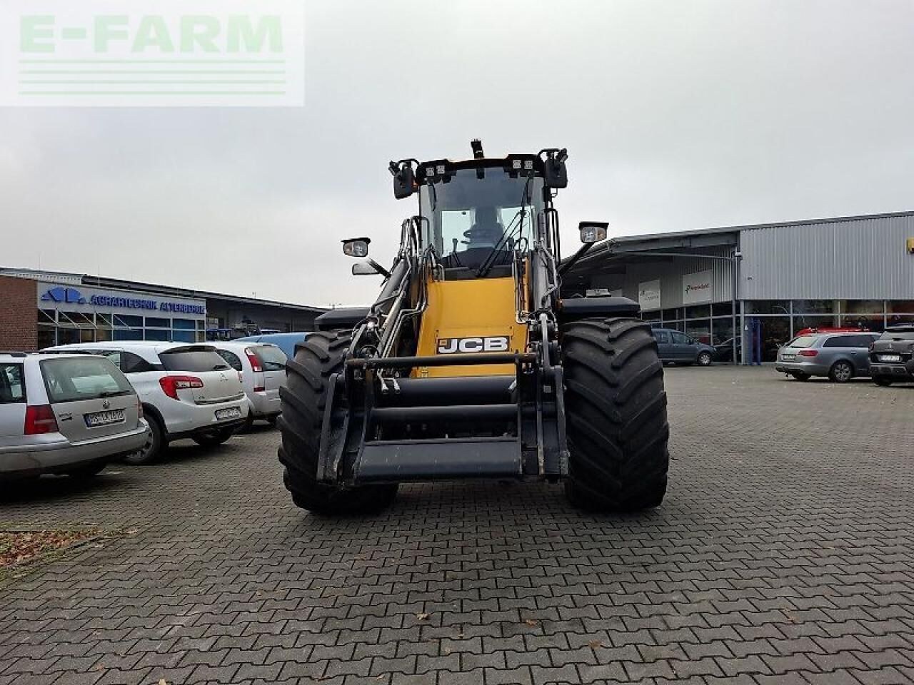 2022 JCB 427 AGRI wheel loader, front view 2022 JCB 427 AGRI wheel loader, front view