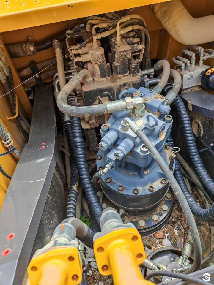 2024 XCMG XE245G crawler excavator engine compartment view