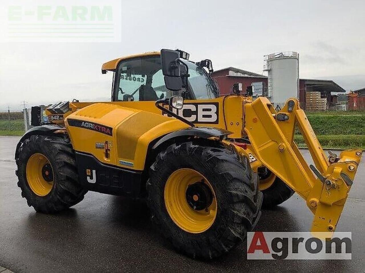 2021 JCB 542-70 AGRI XTRA DUAL-TECH telehandler, side view 2021 JCB 542-70 AGRI XTRA DUAL-TECH telehandler, side view