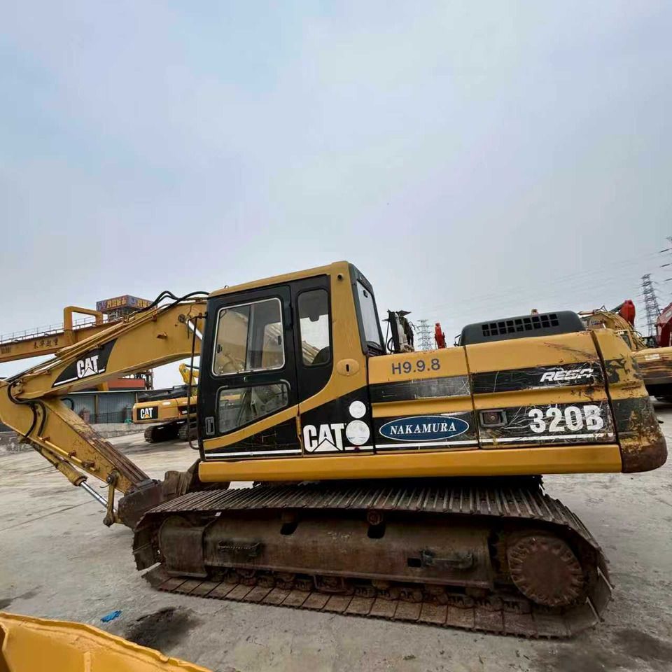 2000 Caterpillar 320B crawler excavator side view