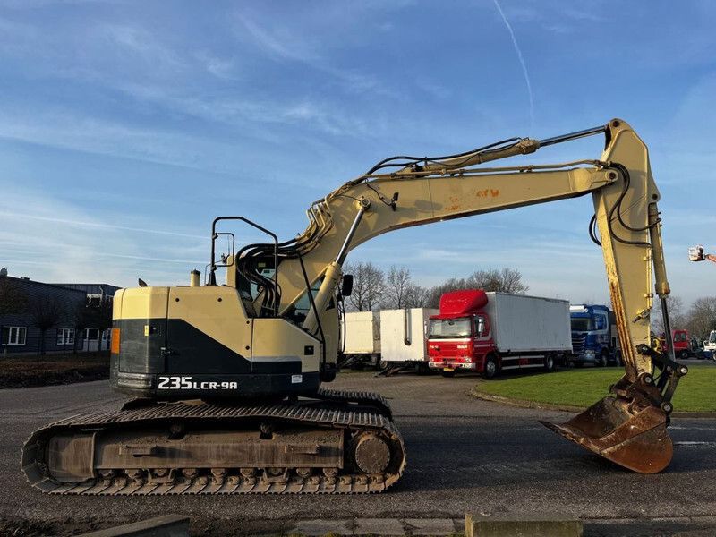 2014 Hyundai 235LCR-9A crawler excavator, side view 2014 Hyundai 235LCR-9A crawler excavator, side view