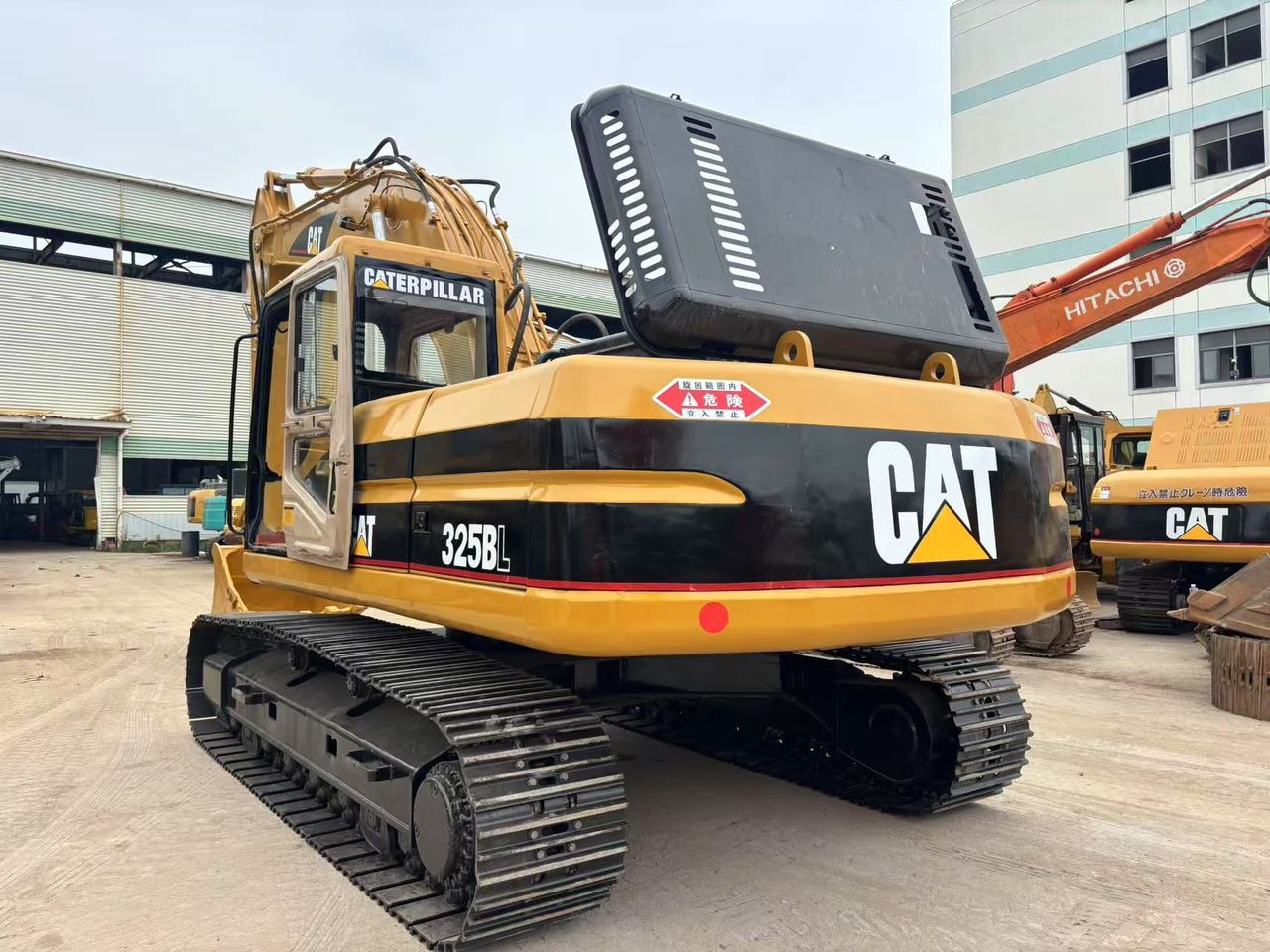 2020 Caterpillar 325BL crawler excavator rear view
