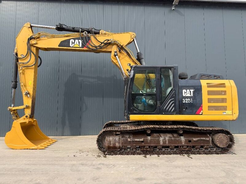 2012 Caterpillar 323EL crawler excavator side view