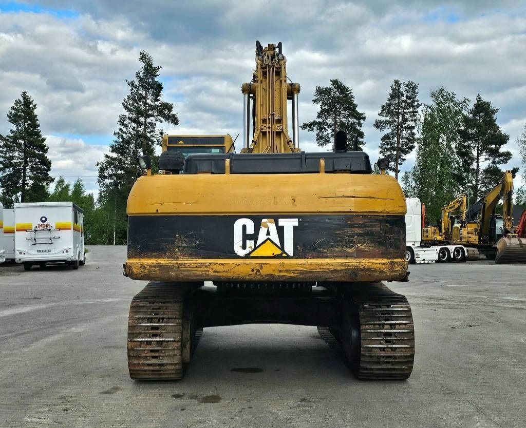 2005 Caterpillar 330CL crawler excavator, rear view
