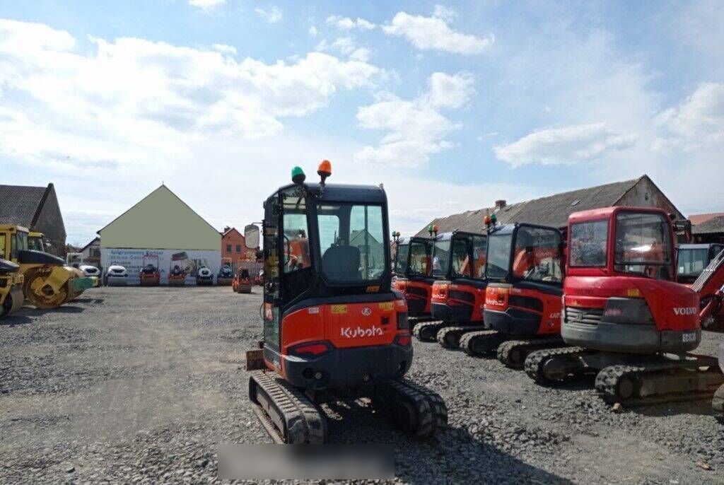 2017 Kubota U27-4 mini excavator, front view 2017 Kubota U27-4 mini excavator, front view