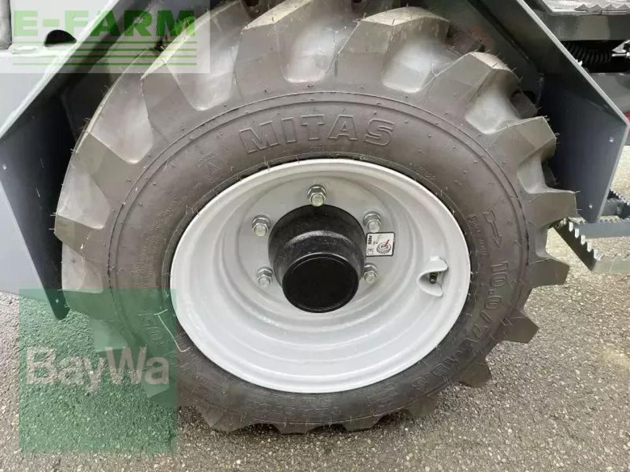 2023 Giant G2300 HD mini excavator tire and wheel detail 2023 Giant G2300 HD mini excavator tire and wheel detail