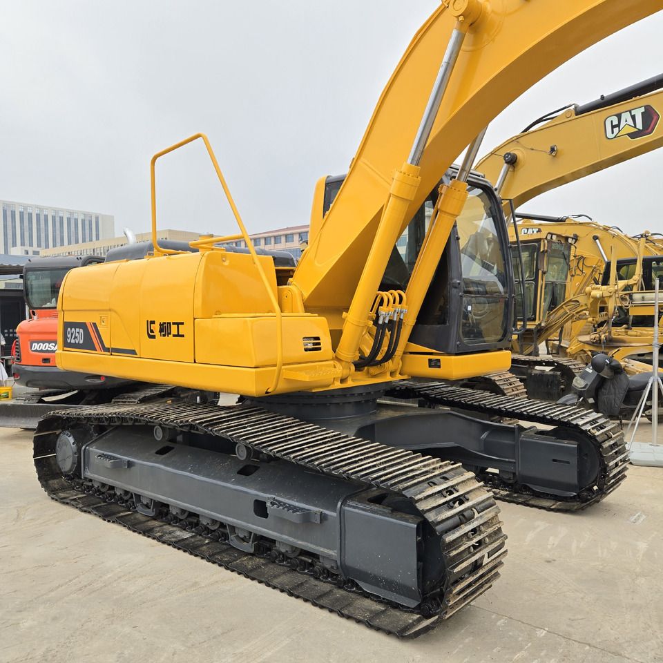 2022 LiuGong 925D crawler excavator, side view