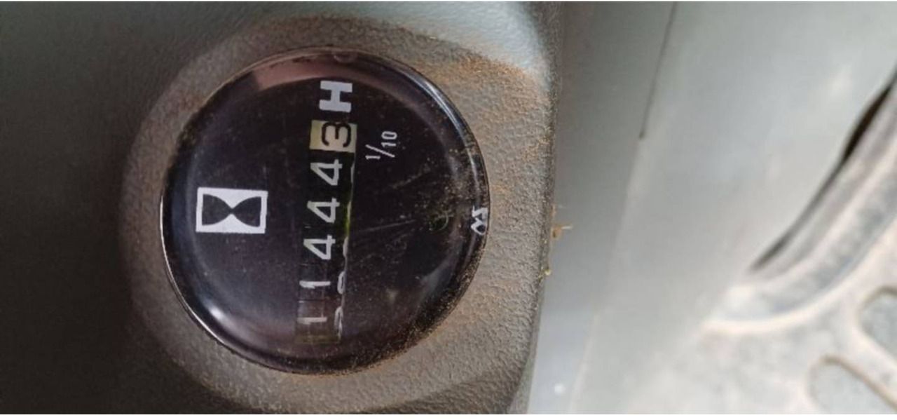 2002 New Holland EX165W wheel excavator hour meter