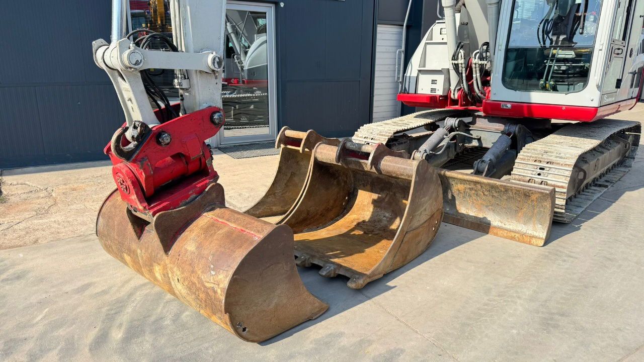 2017 Takeuchi TB2150R crawler excavator with buckets