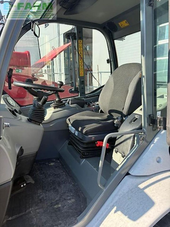 2023 Kramer KL33.5 mini excavator interior view 2023 Kramer KL33.5 mini excavator interior view