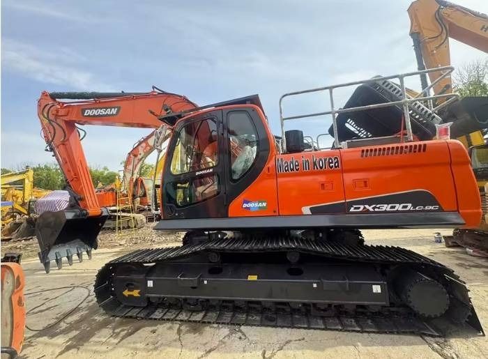 2024 Doosan DX300LC-9C crawler excavator side view